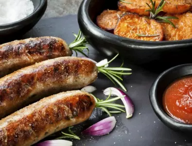 Бърза и лесна вечеря с картофи, чушки и наденица