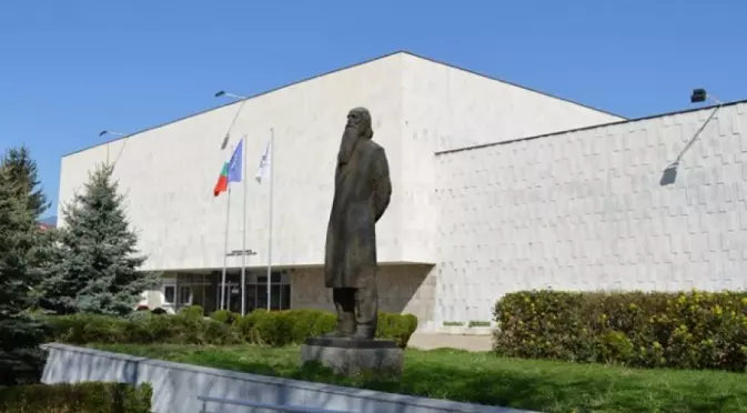 Туристи влизат в ролята на предприемачи, за да възстановят традиции и обичаи