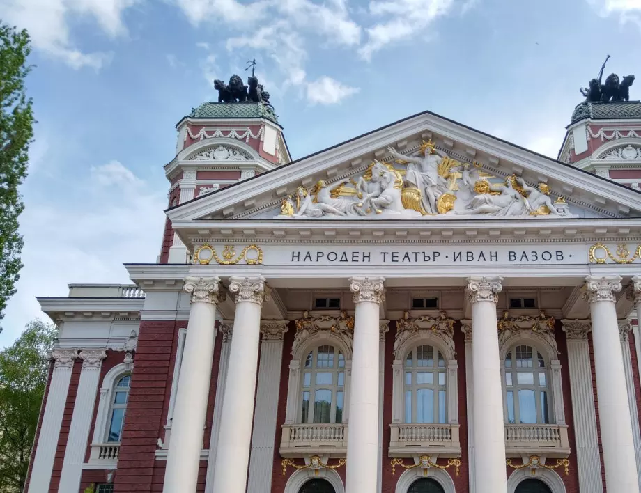 Народният театър отваря врати на две сцени от 10 юни
