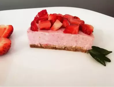 Бърз и лесен сладкиш с ягоди