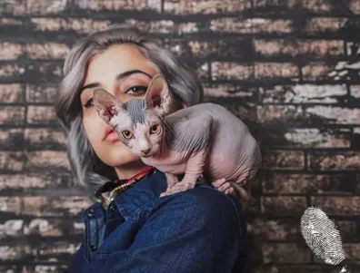 На 30 години с котка или на парти?