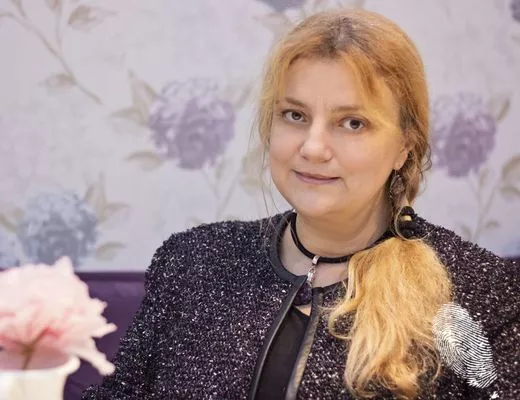 Елина Нинова