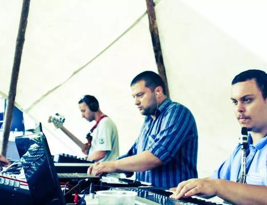 FlyWe2TheMoon / Auditory Ossicles / live