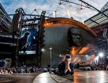 Robbie Williams's Take The Crown Stadium Tour 2013