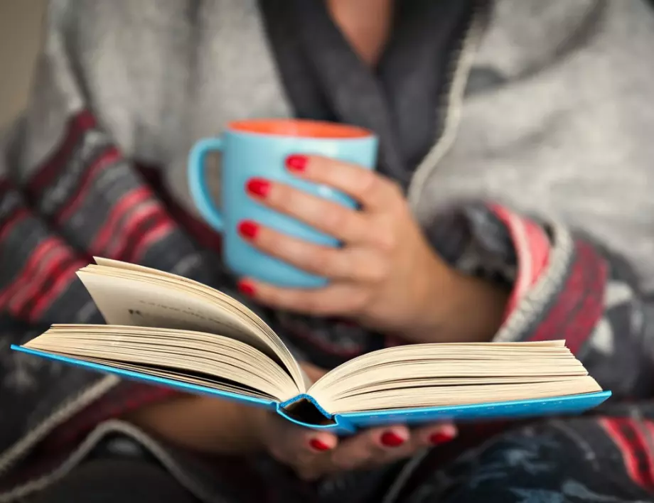 Какви книги да подарим на политиците за Коледа?