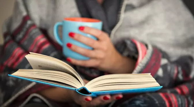 Какви книги да подарим на политиците за Коледа?