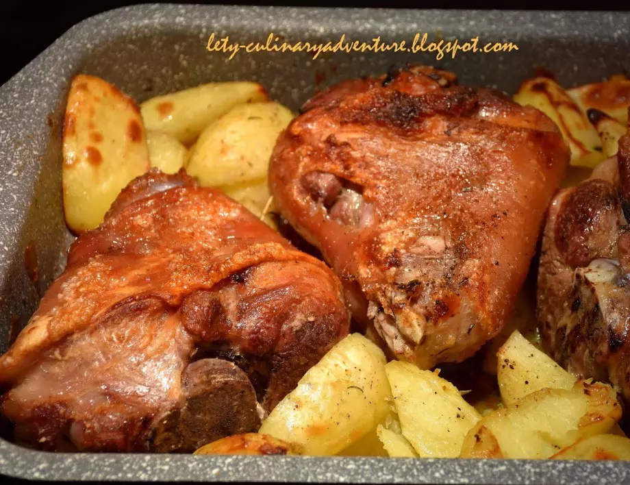 Свински пържоли с картофи на фурна