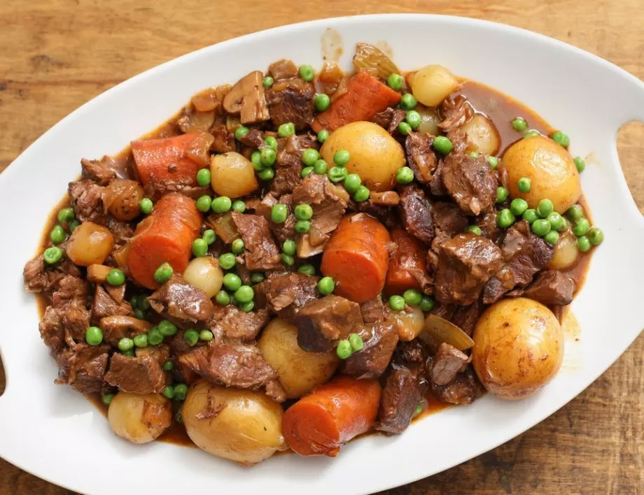 Яхния от грах и зеленчуци - толкова лесно и вкусно ястие за вечеря