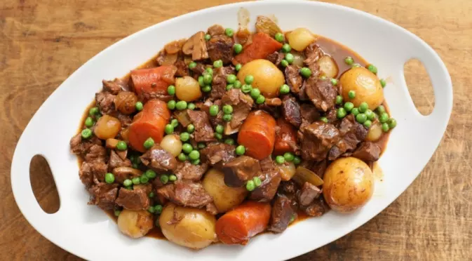 Яхния от грах и зеленчуци - толкова лесно и вкусно ястие за вечеря
