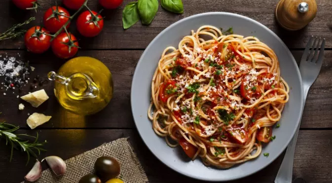 Безумно вкусни спагети с кюфтета в специален сос
