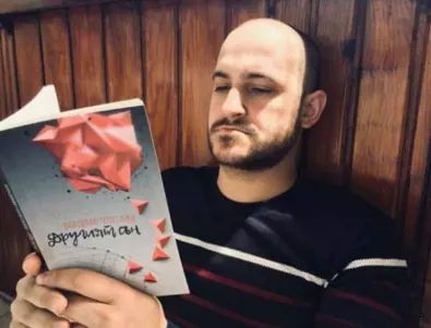#София вкъщи - Писателят Мартин Колев: Правя пролетно почистване, йога и много четене