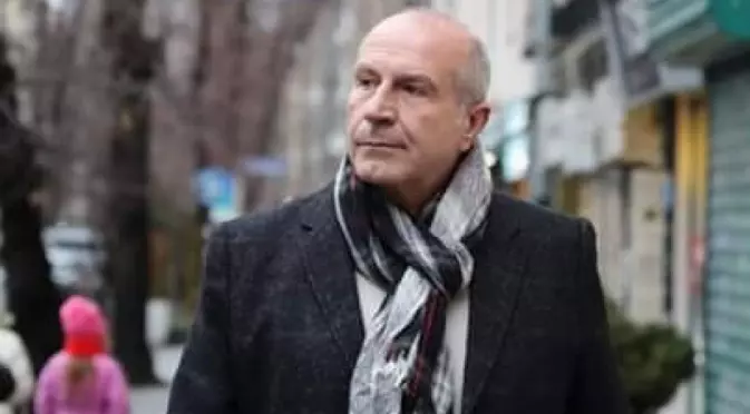 #София вкъщи - Актьорът Добрин Досев: Уча нови текстове, гледам "Изненадата" и разговарям с близките ми