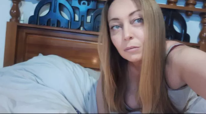 #София вкъщи - Елена Алекси от "София ден и нощ": Уча трето висше, създавам пчелни продукти и медитирам