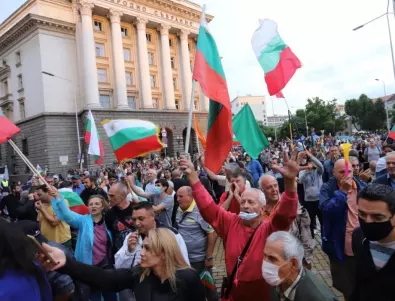 Политиката и обществото не живеят в симбиоза