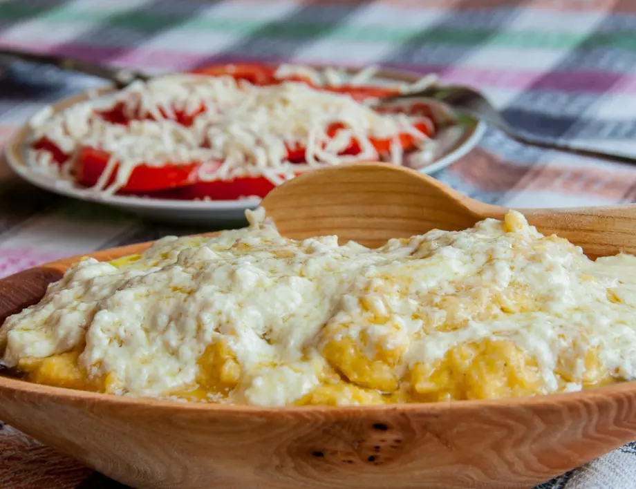Вкусен качамак с гъби и кашкавал