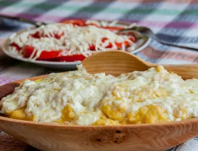 Вкусен качамак с гъби и кашкавал