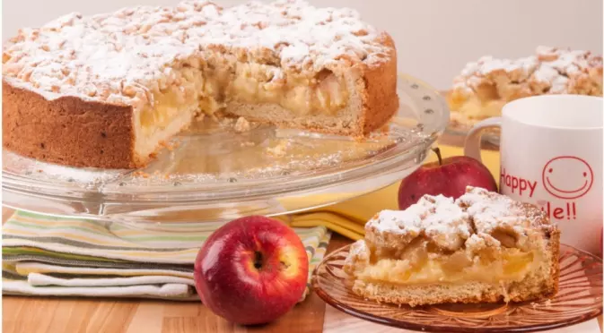 Сладкиш с киви и ябълки