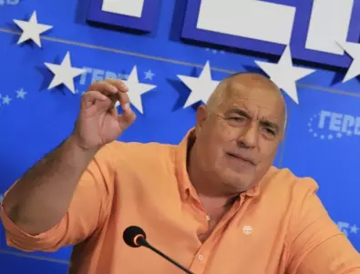 Бойко купи Фейсбук, влезе в централата с клекало за тоалетна