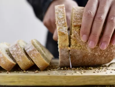 Най-вкусният аламинут от стар хляб, поръсен с кашкавал - ето как да го приготвите