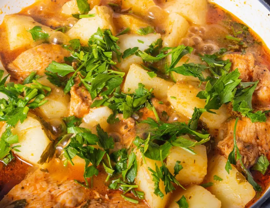 Картофена яхния с чоризо