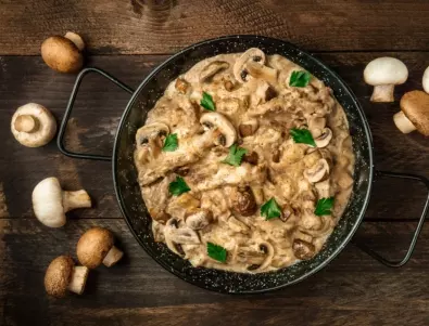 Бърз и вкусен гъбен пастет с лук и моркови