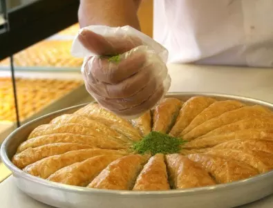 Бърза домашна баклава с готови кори