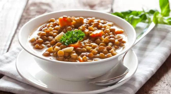 Бабина рецепта за най-вкусната леща яхния - тънкостта е в тази съставка