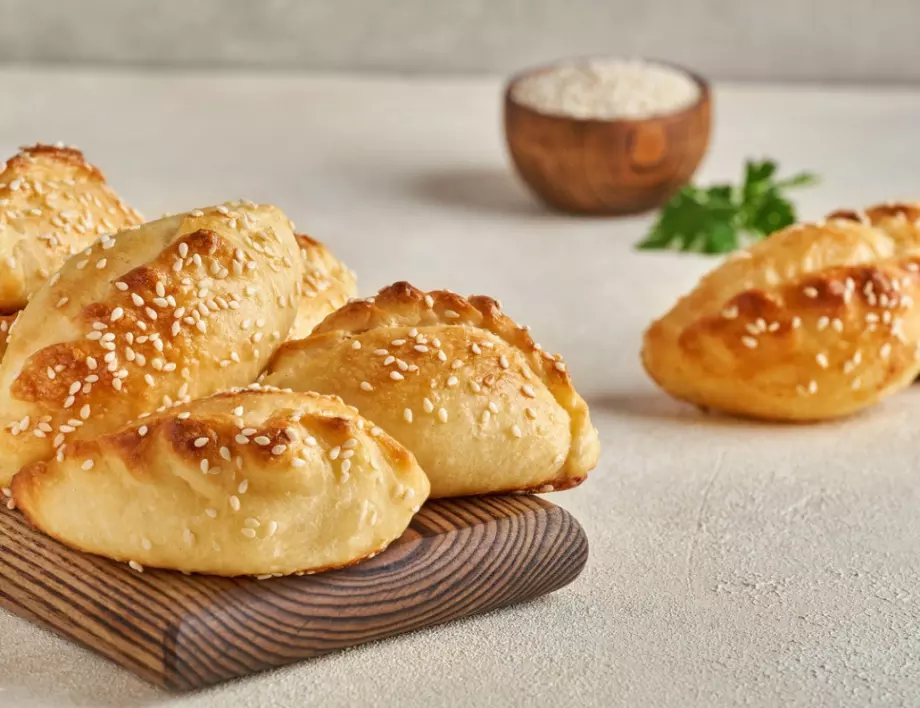 Всички полудяха по тези божествено вкусни пирожки със сирене - ето как се приготвят