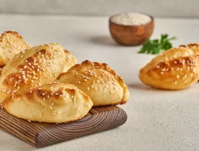 Всички полудяха по тези божествено вкусни пирожки със сирене - ето как се приготвят