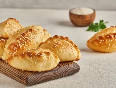 Пирожки с кайма и кашкавал - стават най-вкусни, ако им сложите това