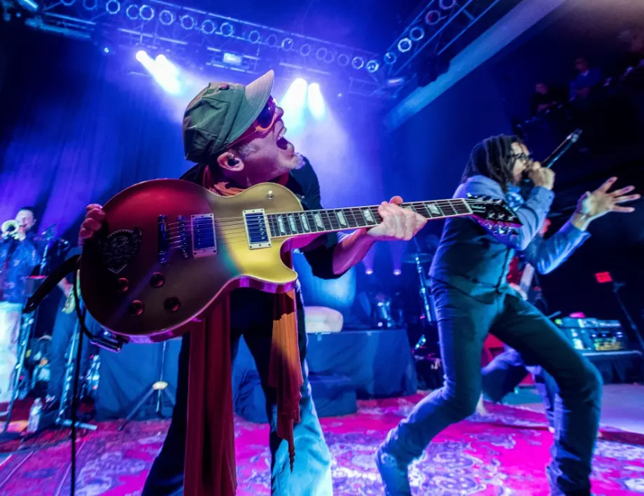 Кралете на лаунджа Thievery Corporation се завръщат в България