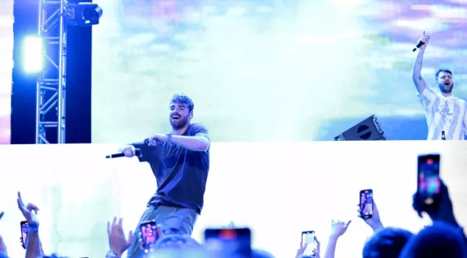 Chainsmokers ще пеят на ръба на Космоса