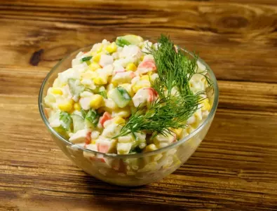 Вкусна салата с яйца и кисели краставици