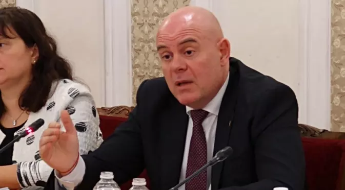 Гешев откри в мазето на “Нексо” криптосланина, увита в Die Welt