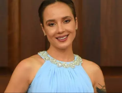 Елена от "Ергенът" пусна СНИМКА без горнище