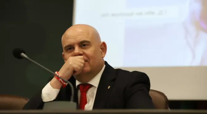 Гешев вече ще пътува с градския, защото маршрутите и графикът са загадка за всички