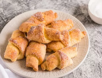 Кифлички с локум