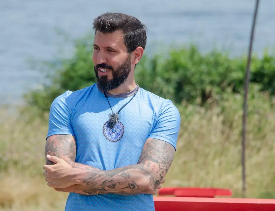Мартин Елвиса аут от Старейшините в 