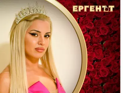 Теа от "Ергенът" пусна гола фотосесия (СНИМКИ)