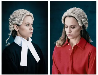 Елена Телбис с пледоария за нуждата от справедливост в пиесата Prima Facie