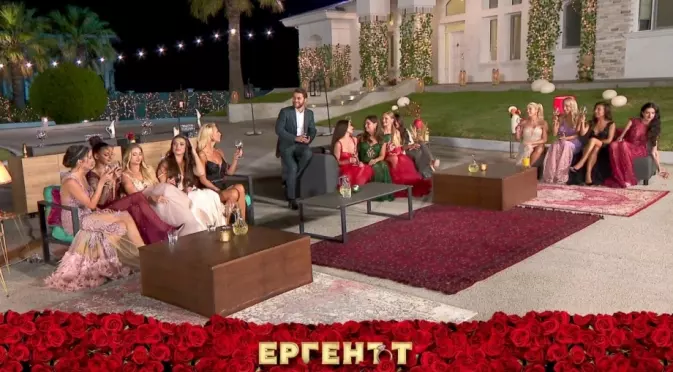 Тотална излагация в "Ергенът"