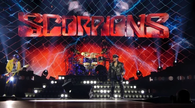 60 години безпощаден рок от Scorpions пред препълнената зала в София (СНИМКИ)